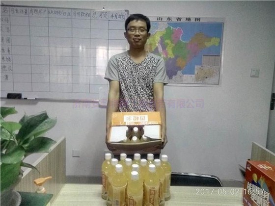 馬辛國請趙加倍兩箱飲料