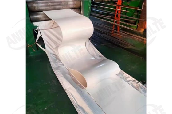 輸送顆粒化肥的輸送帶