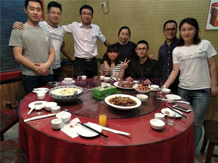 李德民請團隊吃飯