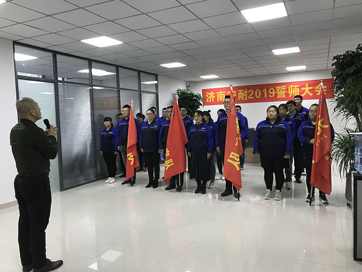 annilte公司領(lǐng)導(dǎo)為員工加油