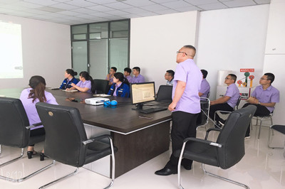 公司修總就5月份銷售業(yè)績做總結(jié)