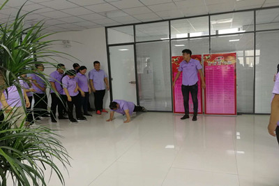 業(yè)務(wù)部5月份業(yè)績(jī)未達(dá)到者接受懲罰！